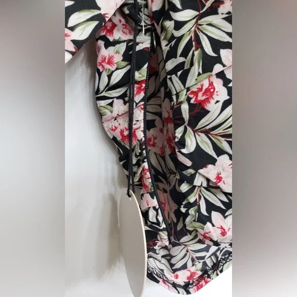 Milk & Honey NWT Chic Floral Cropped Shirt Blouse in Black and Pink Size Large - Picture 7 of 9